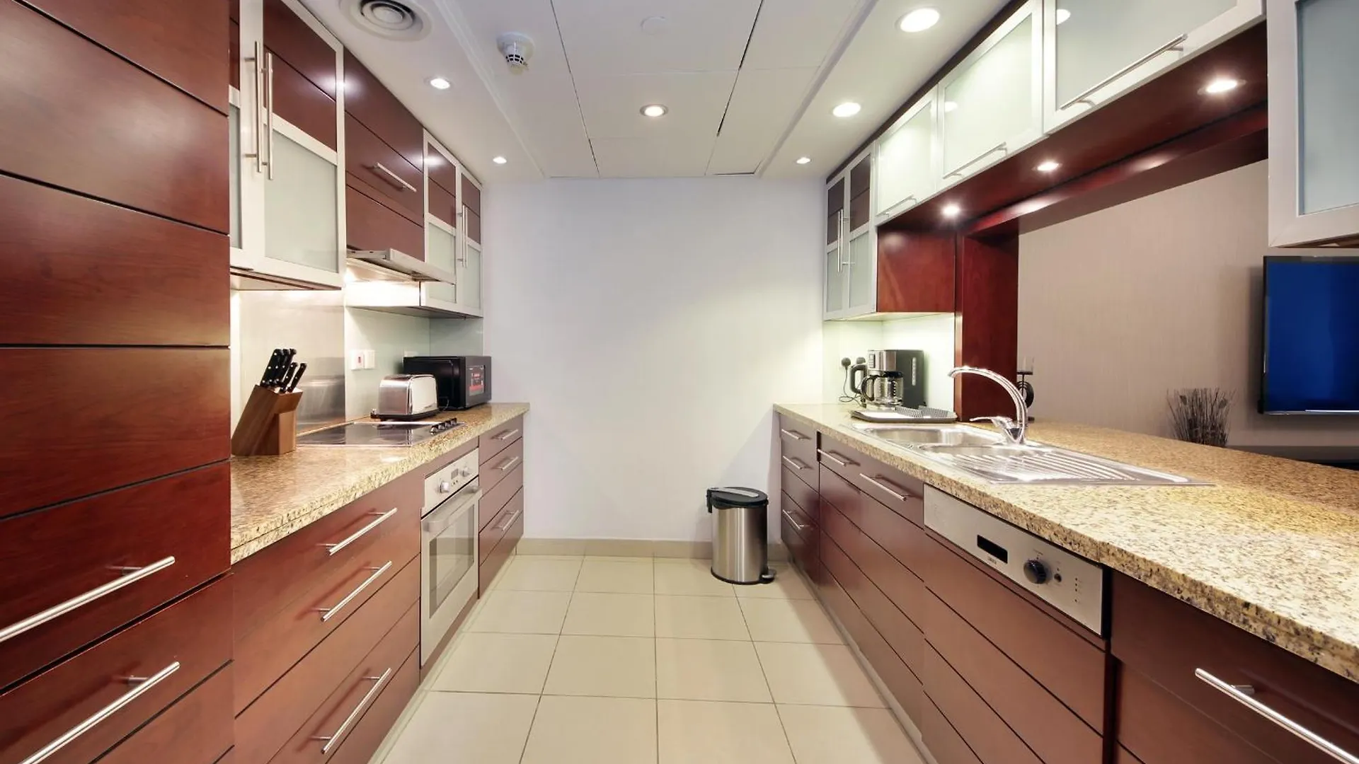 Stylish 2 Bedroom With Stunning Downtown View - Burj Views Tower East Dubai