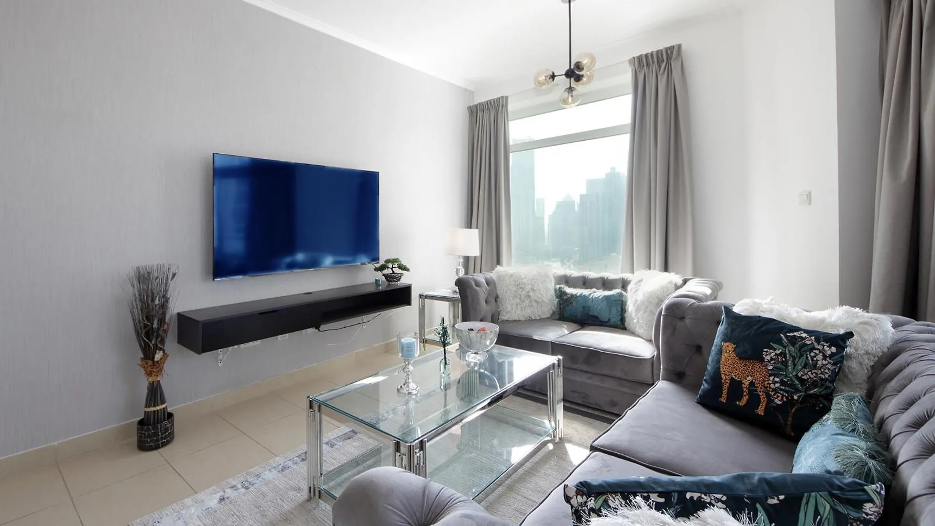 Stylish 2 Bedroom With Stunning Downtown View - Burj Views Tower East Dubai Apartment